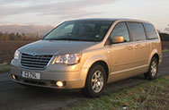 Woman at airport entrance with chauffeur (Image)